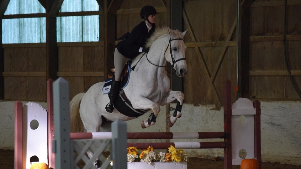 Hannah Grey rides Bianca in Intermediate Hunter Seat Equitation over Fences (Section B). (Photo by Ed Habershaw)