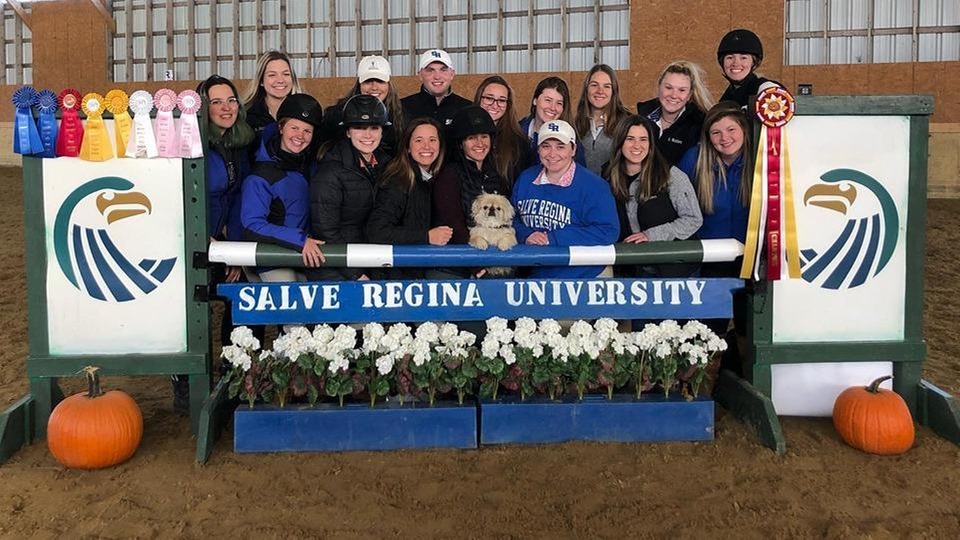 Seahawks gather before IHSA event at Nora Harris Equestrian Center. (Photo by Andrew Pezzelli)