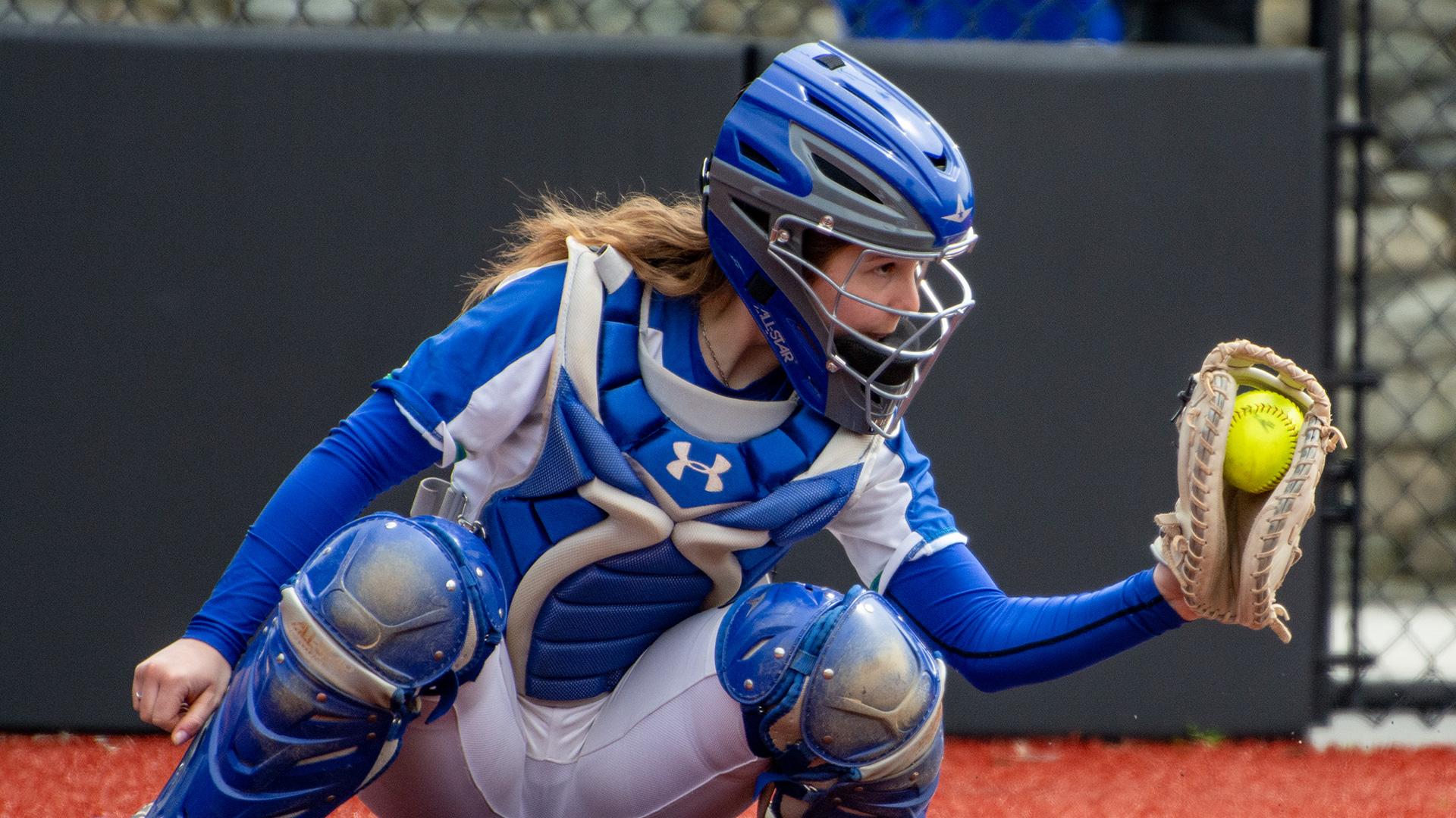 Morganti Bello picked up a pair of doubles against Caroline Langmeyer in the opener; Emily Cronin singled in the go-ahead run in the nightcap. (Photo by George Corrigan '22)