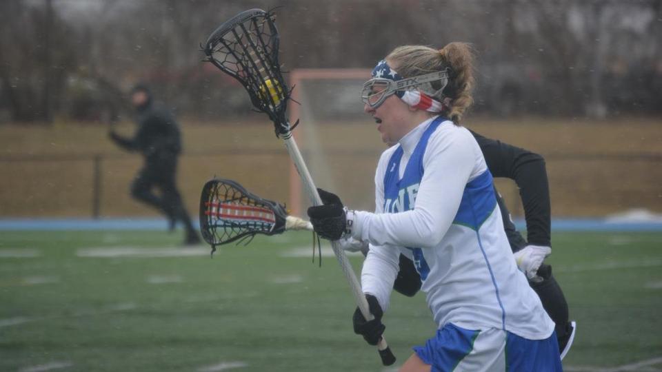 Gina Tortorici scored four times and the Seahawks downed the Corsairs 17-15