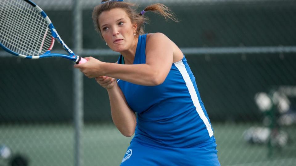 Taylor Amendola won her match at third singles in straight sets (Photo by Andrea Hansen)