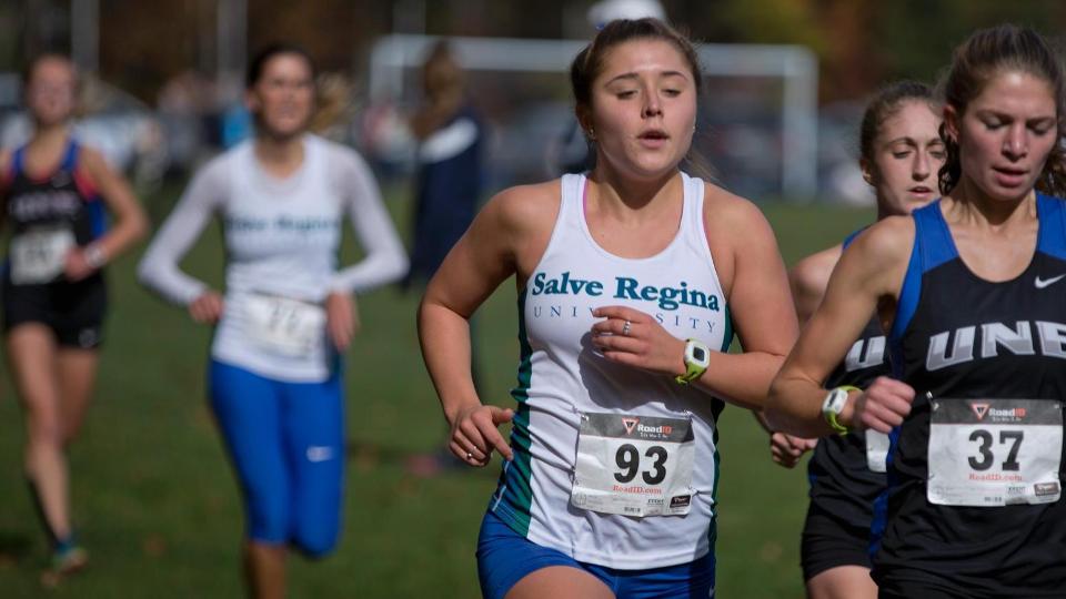 Victoria Varone placed sixth in a field of 107 runners to lead the scoring for the Seahawks. (Photo by Jen McGuinness)