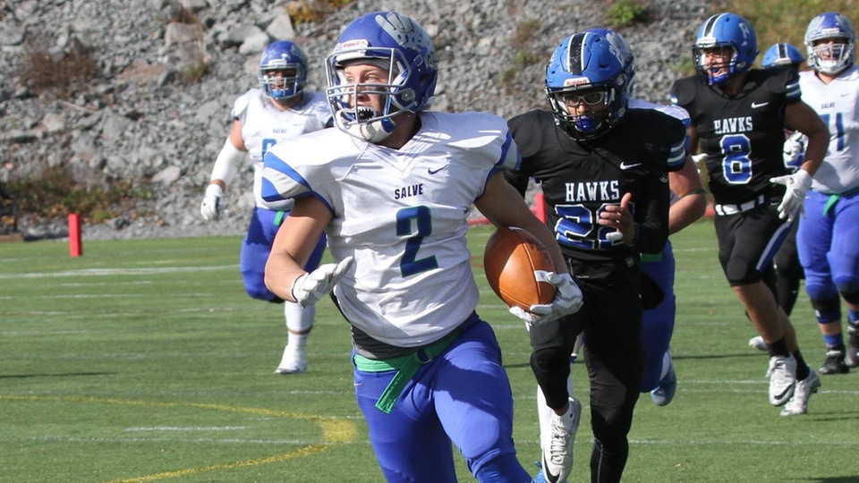Connor Sullivan's 27-yard TD reception pushed Salve Regina's lead to 27-0. (Photo by Zan Carver)
