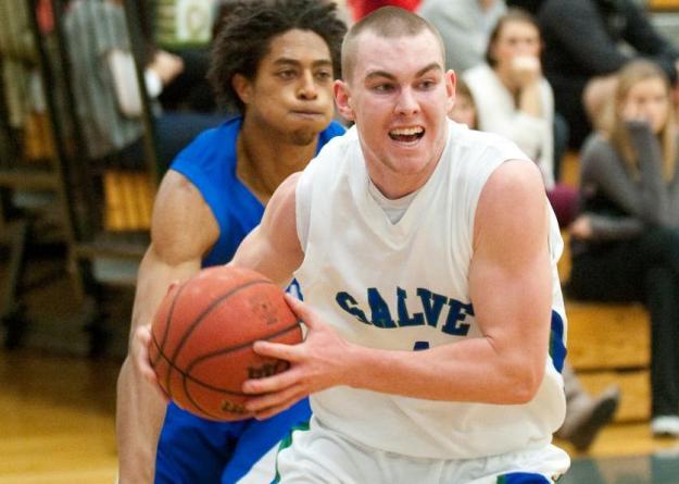 Patrick Dinneen scored 11 of his team's final 16 points as Salve Regina escaped Endicott with a 16-4 run down the stretch.