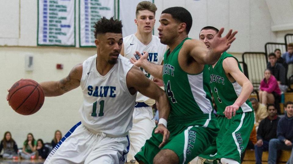 While shooting three-for-three from 3-point range, Bryce Boggs also found his way to the basket to score a career-high 29 points for Salve Regina. (Photo by Rob McGuinness)