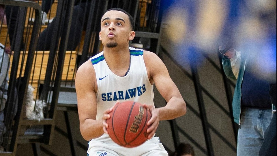 Salve Regina senior Tyler Benjamin, who transferred from the Leopards to become a Seahawk, scored a career-high 21 points against his former team. (Photo by Rob McGuinness)