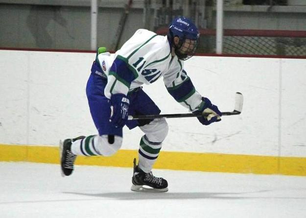 Felteau's pair of goals led the Seahawks to a 3-1 win over Western New England.