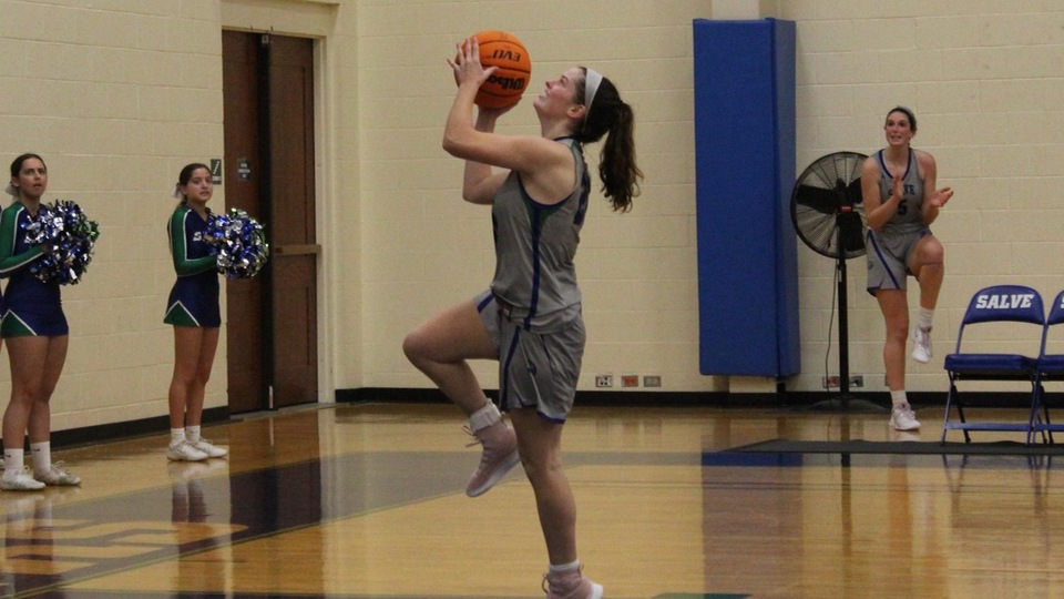 Amanda Folan scored a game-high 19 points for the Seahawks (Photo by Paige Blythe).