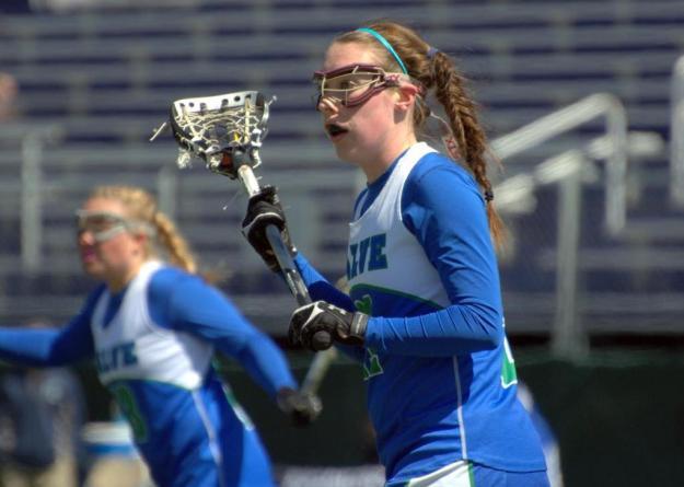 Sarah Woods controlled a team-high 11 draws in Salve Regina's 21-15 loss to Curry.