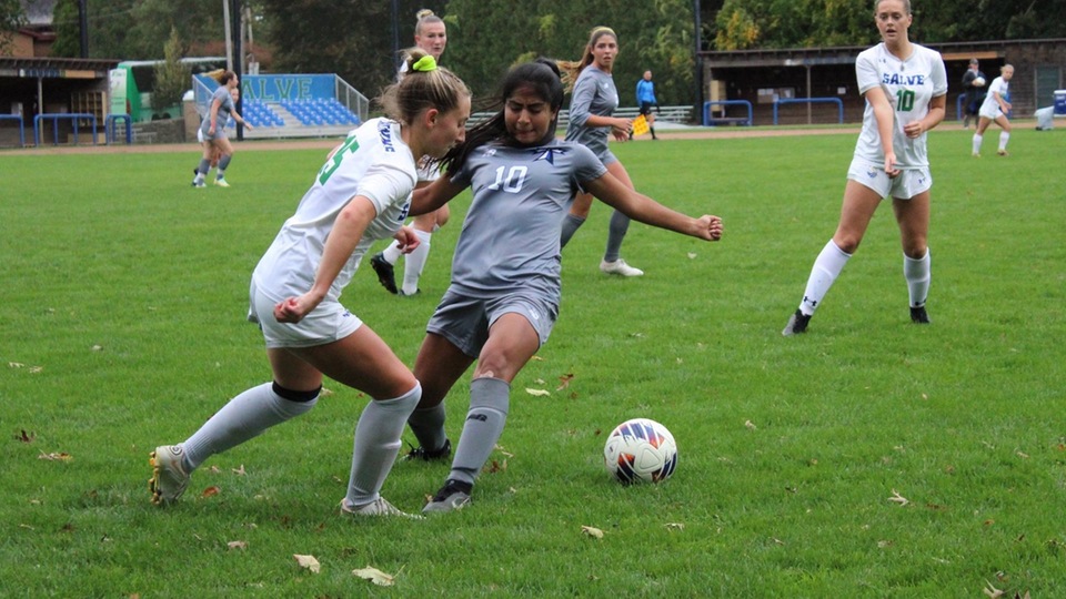 Salve Regina suffered a 3-0defeat in CCC play (Photo by Dylan Larsen).