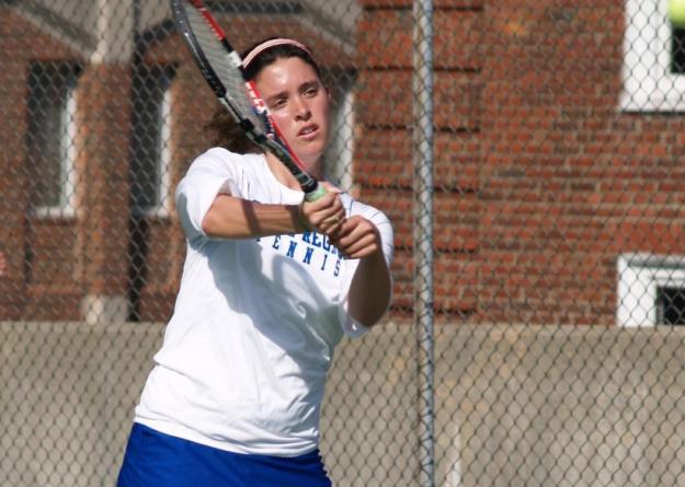 Elizabeth DiFilippo rallied for a three-set victory to help Salve Regina defeat NCAA-bound Mount Saint Mary, 6-3, in the final match for the Seahawks.
