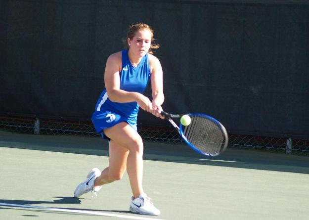 Elizabeth Liguori won in straight sets for the Seahawks at fourth singles.
