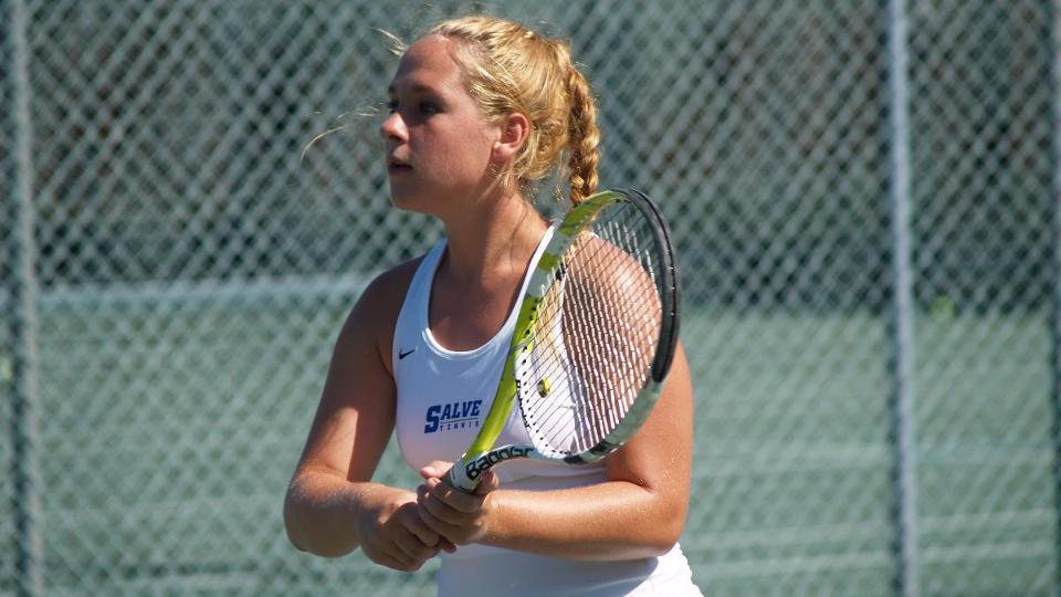Julie Grant won her second straight match in straight sets on Saturday (Photo by Ed Habershaw).