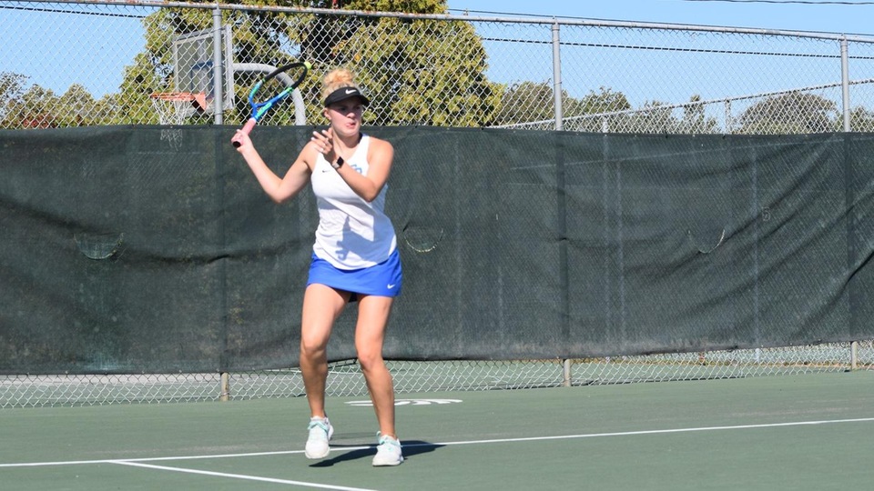 Annemarie Haas and Janet Martinelli exchanged solid groundstrokes for three sets with Haas emerging the victor with two tiebreak triumphs at No. 5 singles. (Photo by Isabella Romano)