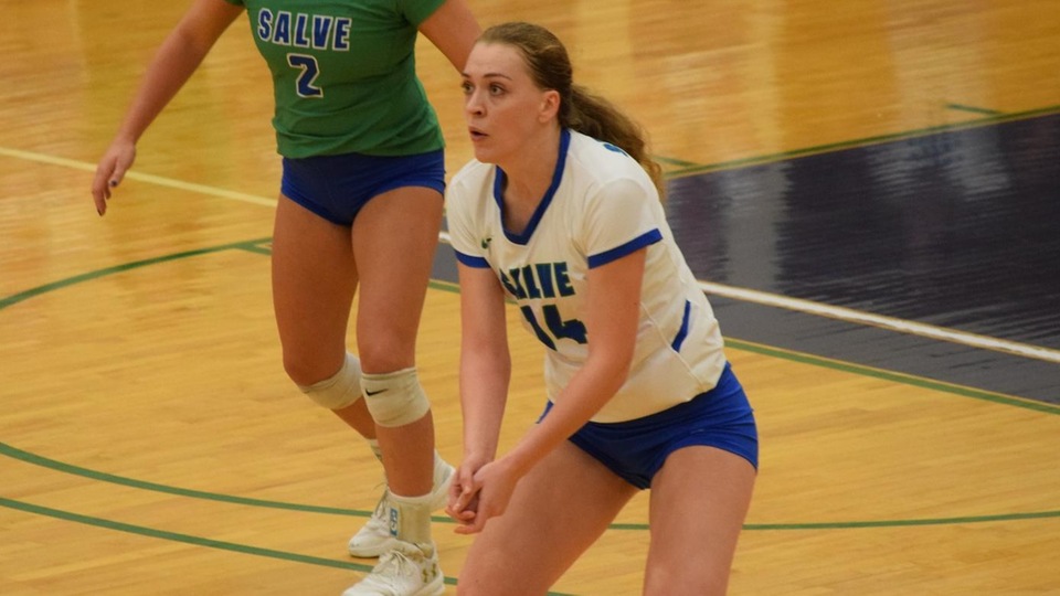 Andee Bender had a career-high 16 kills in a 3-0 victory for the Seahawks (Photo by Grace Murphy).