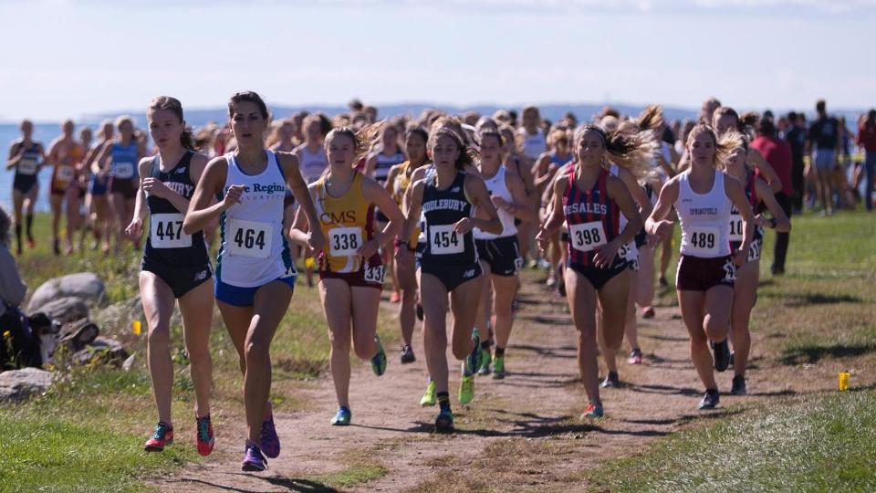 The leader of the pack: Amy Irving (#464) in her first collegiate race of 2016. (Photo by Jen McGuinness)