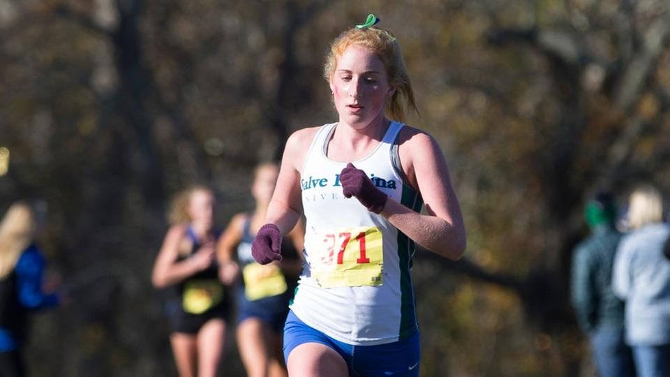 Olivia Owen raced to a career-best performance and a runner-up finish in the meet, crossing the finish line at 23:12.8, an improvement of 28 seconds over her previous best at 6,000 meters. The captain surged into second place on the opening loop of the trails at Colt State Park and held her spot for the rest of the way. (Photo by Jen McGuinness)