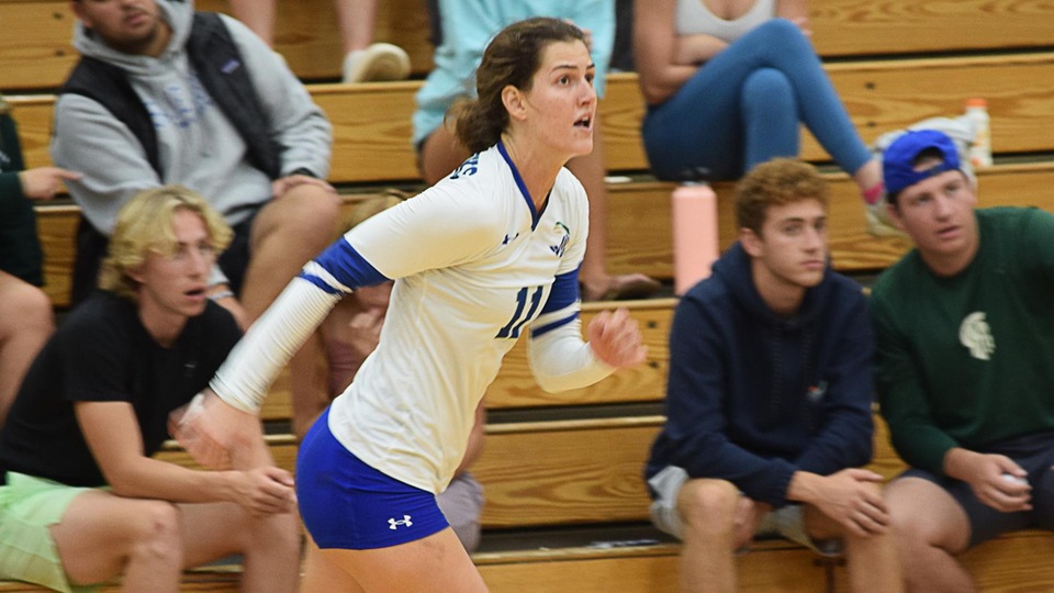 Madison Lee led all scorers in a sweep for Salve Regina (Photo by Arianna Yeremian).